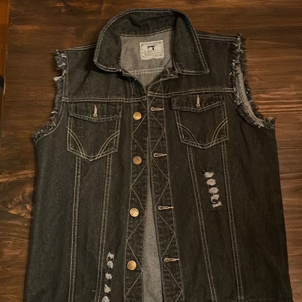 Sleeveless jean jacket